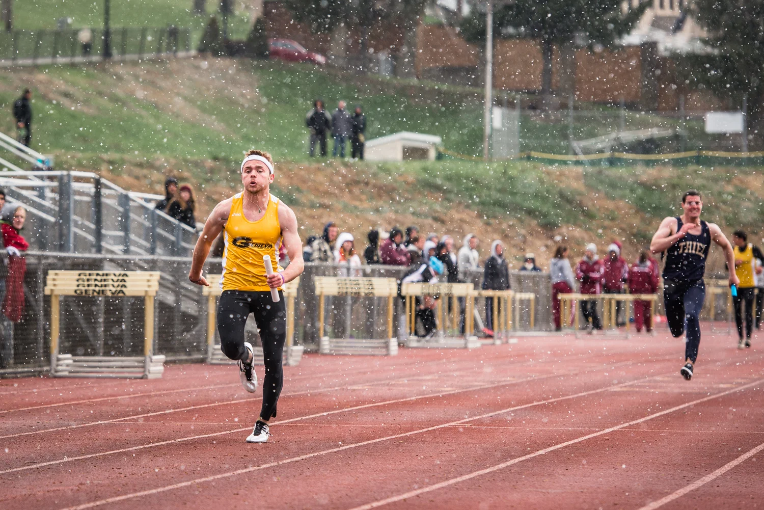  Josh Guiser brings it home for the win. 